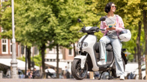 Yamaha NEOs 13