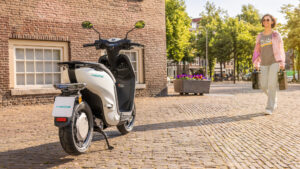 Yamaha NEOs 4