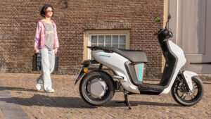 Yamaha NEOs 5