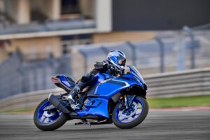 Yamaha R25 2