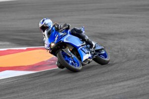Yamaha R25 4