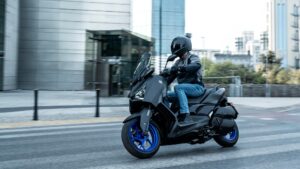 Yamaha XMAX 250 2