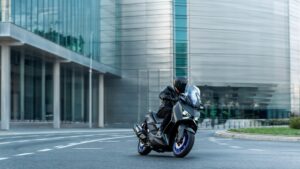 Yamaha XMAX 250 3